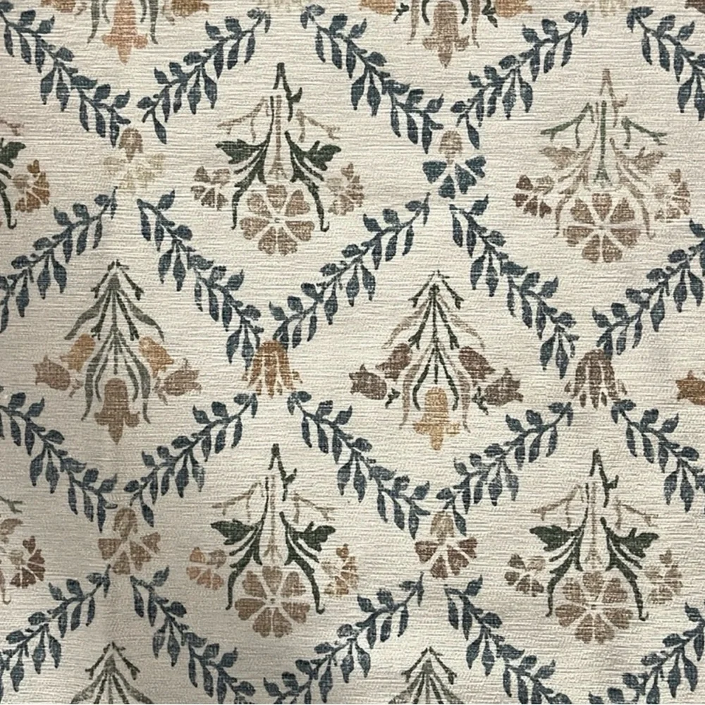 5x7 Ruggable Area Rug - Picture 3 of 6